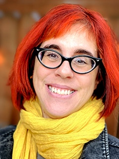 Lynnea V, MD